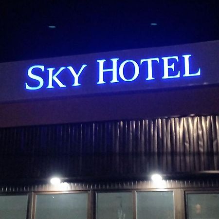 Sky Hotel Bishkek Esterno foto