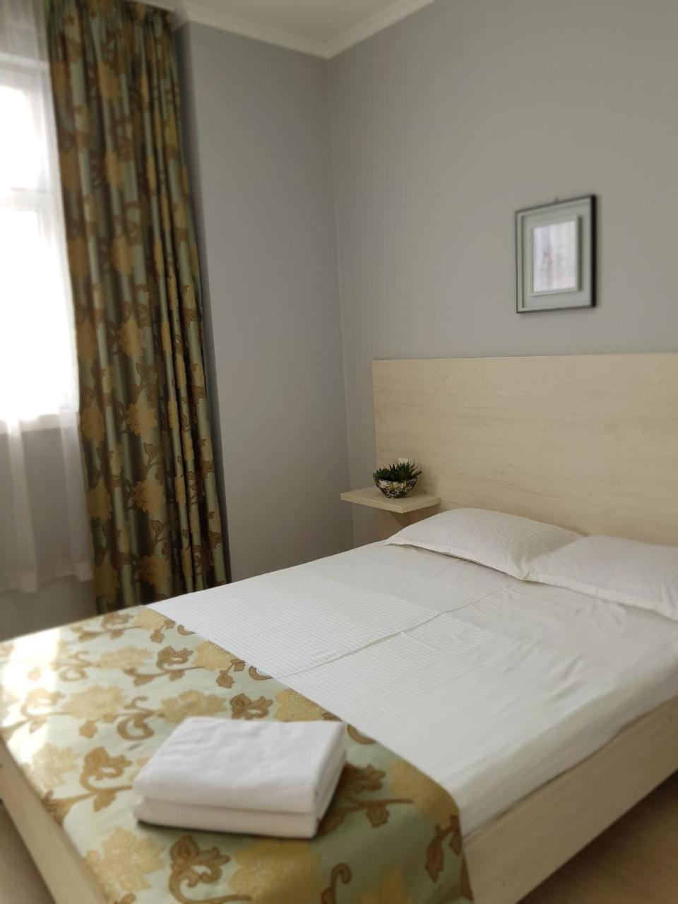 Sky Hotel Bishkek Esterno foto