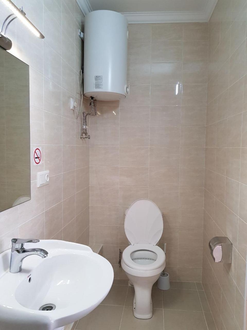 Sky Hotel Bishkek Esterno foto