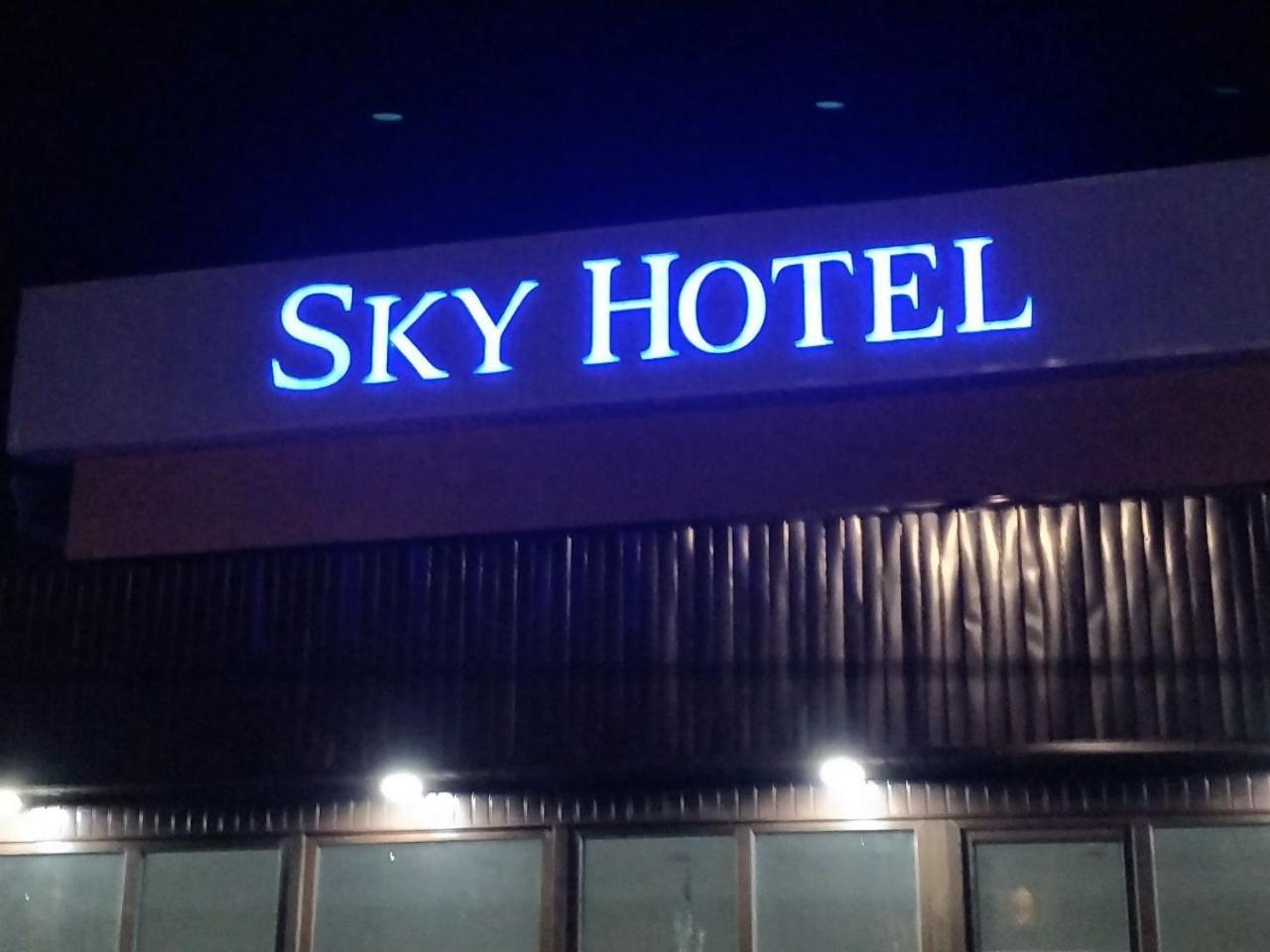 Sky Hotel Bishkek Esterno foto