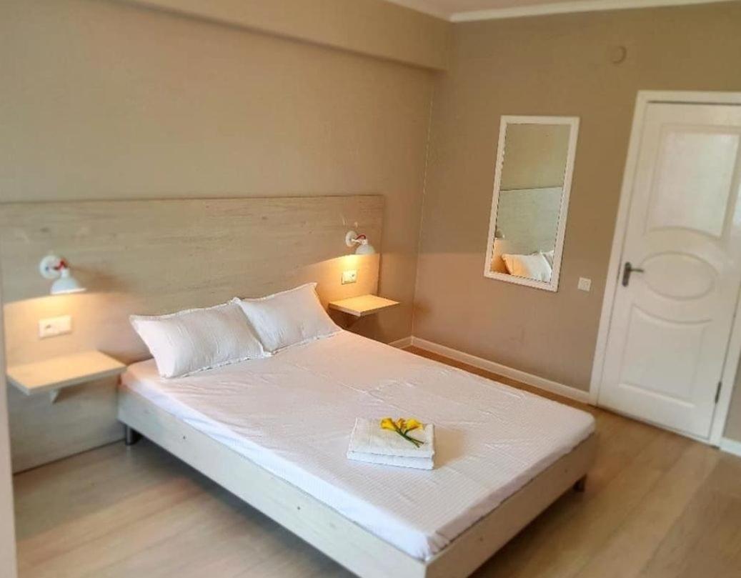 Sky Hotel Bishkek Esterno foto