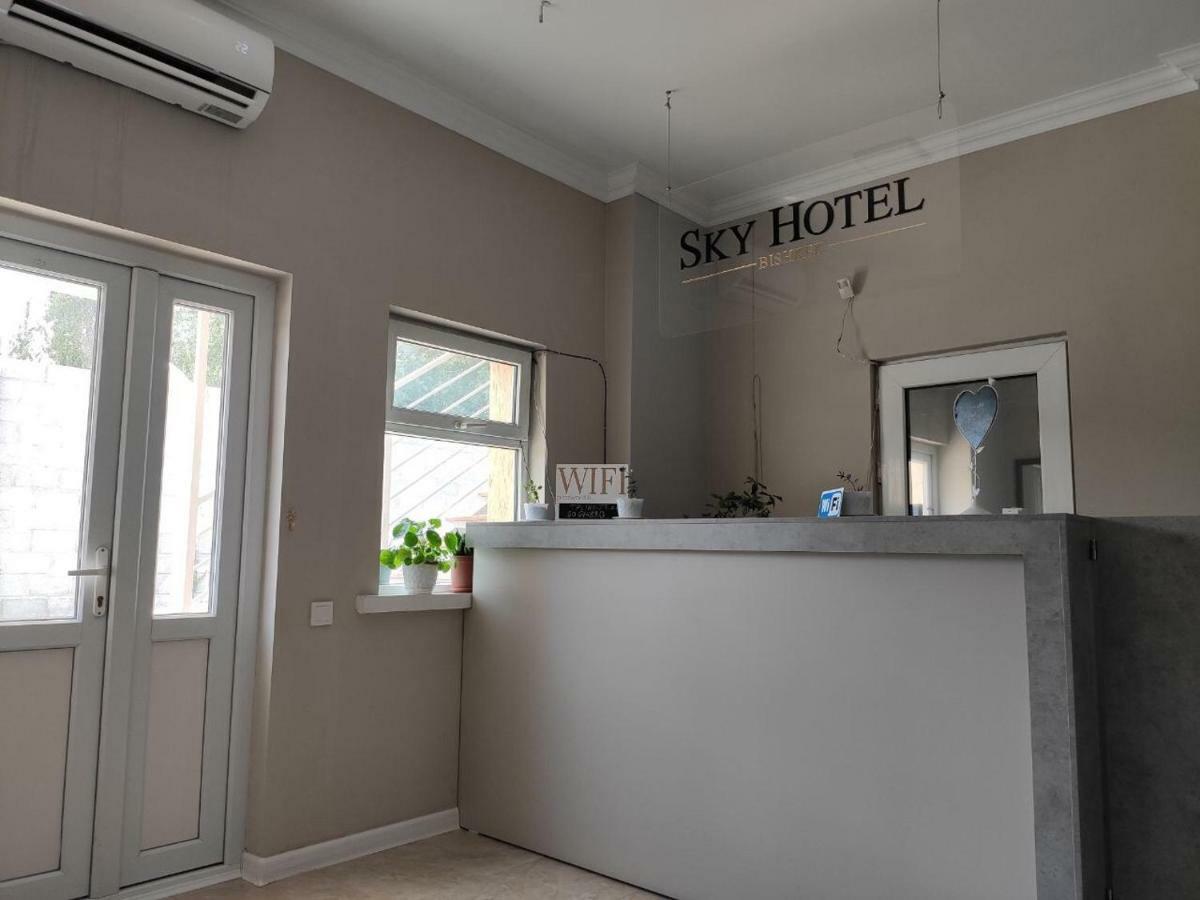 Sky Hotel Bishkek Esterno foto